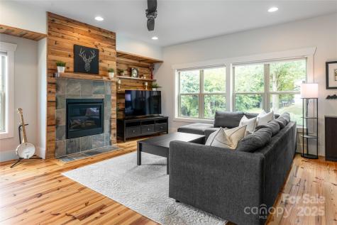 102 E Skyland Circle Asheville NC 28804