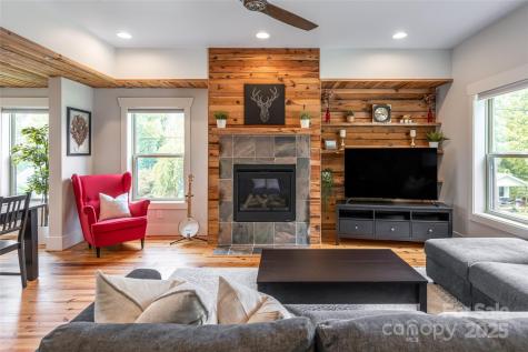 102 E Skyland Circle Asheville NC 28804