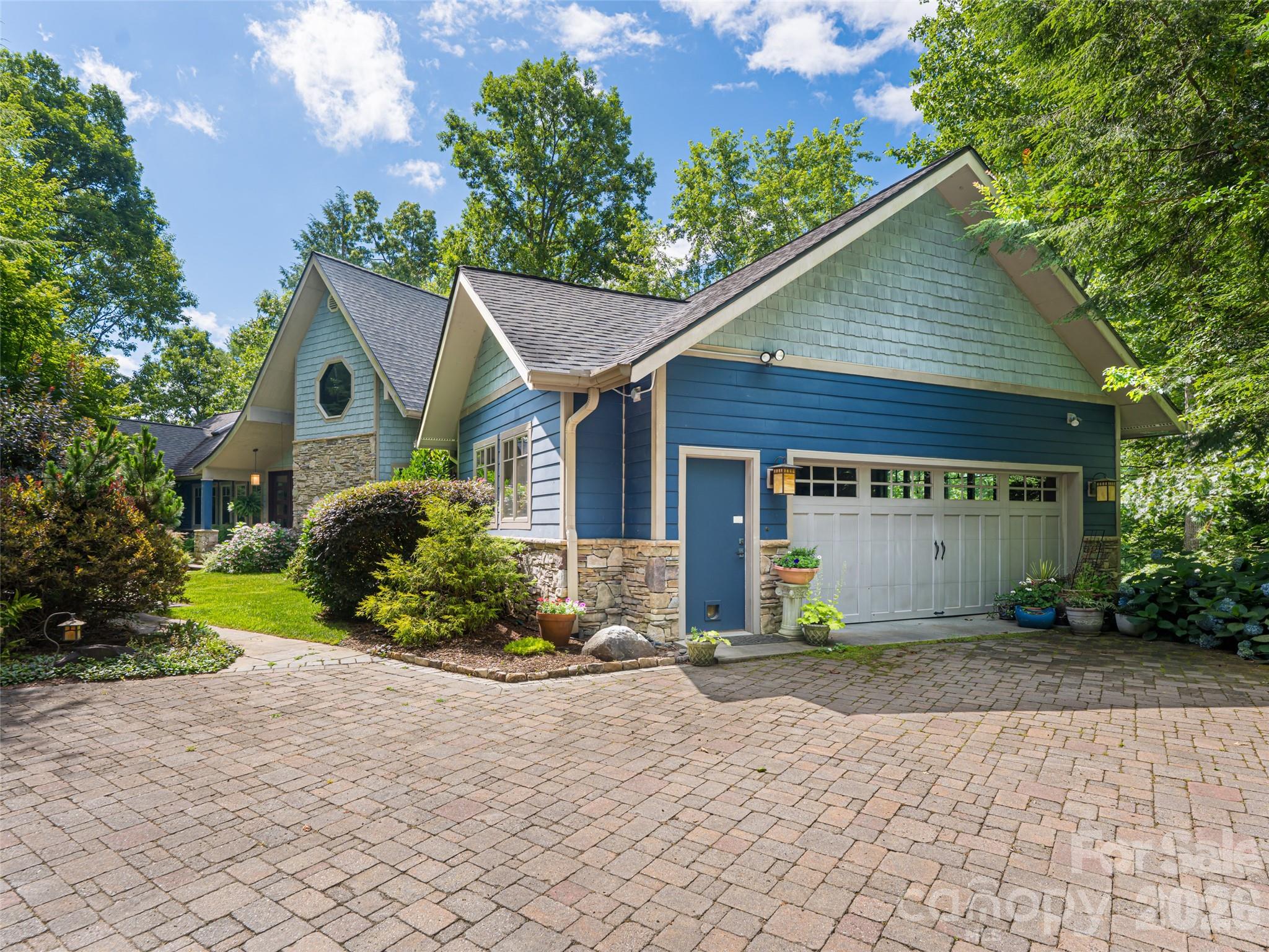 935 Whites Lake Boulevard Saluda NC 28773