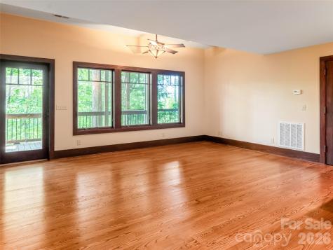 935 Whites Lake Boulevard Saluda NC 28773
