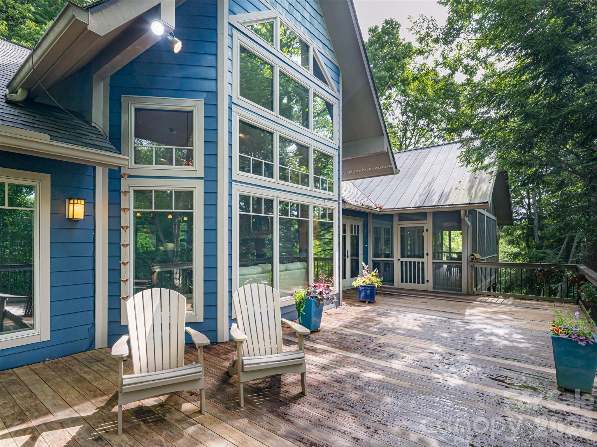 935 Whites Lake Boulevard Saluda NC 28773