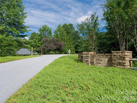 935 Whites Lake Boulevard Saluda NC 28773