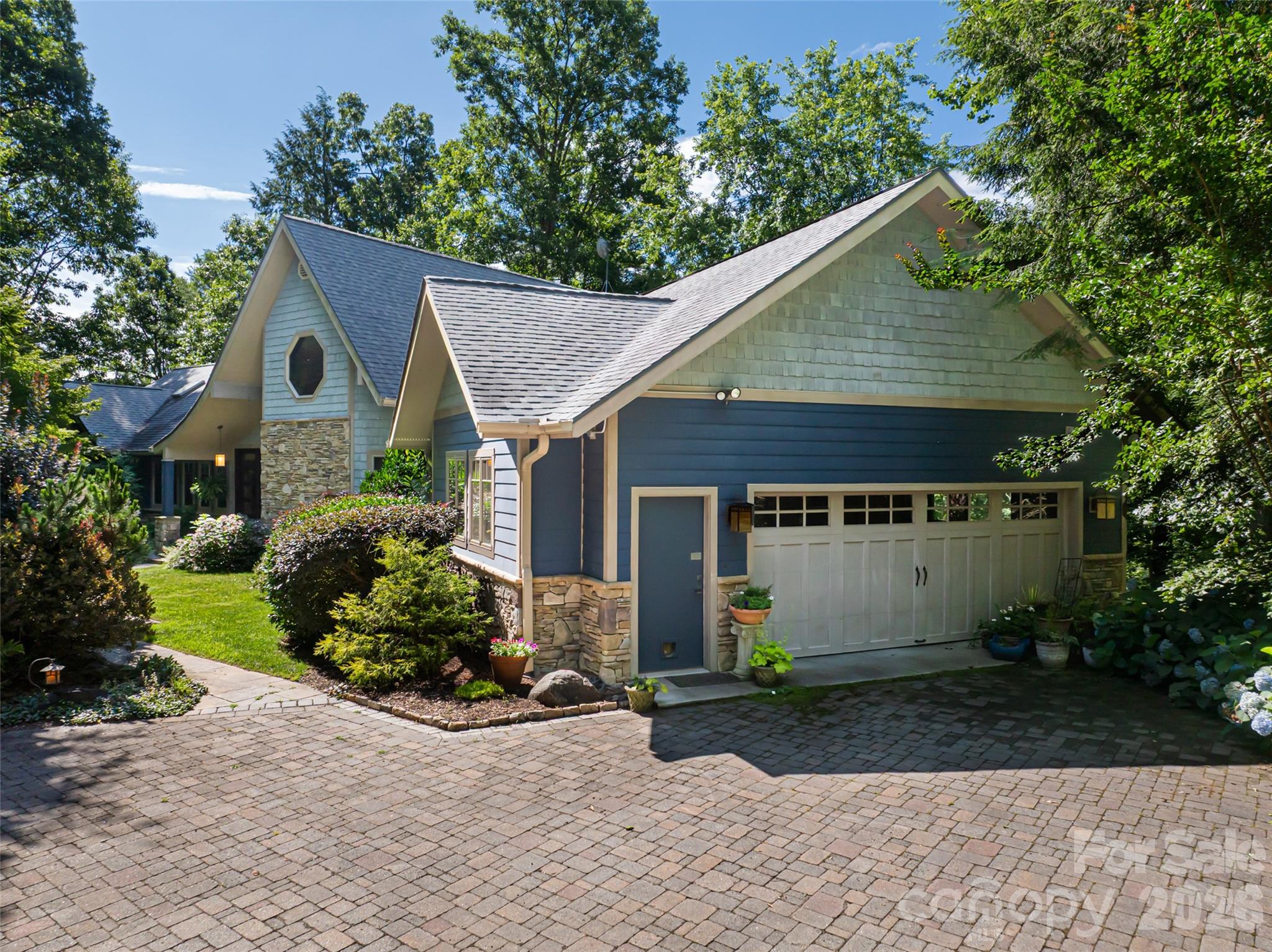 935 Whites Lake Boulevard Saluda NC 28773