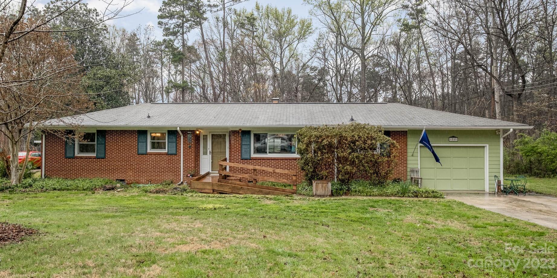 6840 Pleasant Oaks Circle Charlotte NC 28216