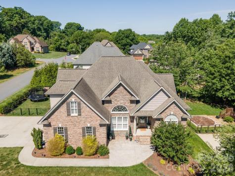 1890 Waterbury Court Hickory NC 28602