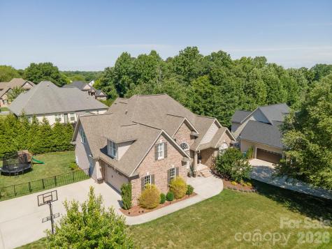 1890 Waterbury Court Hickory NC 28602