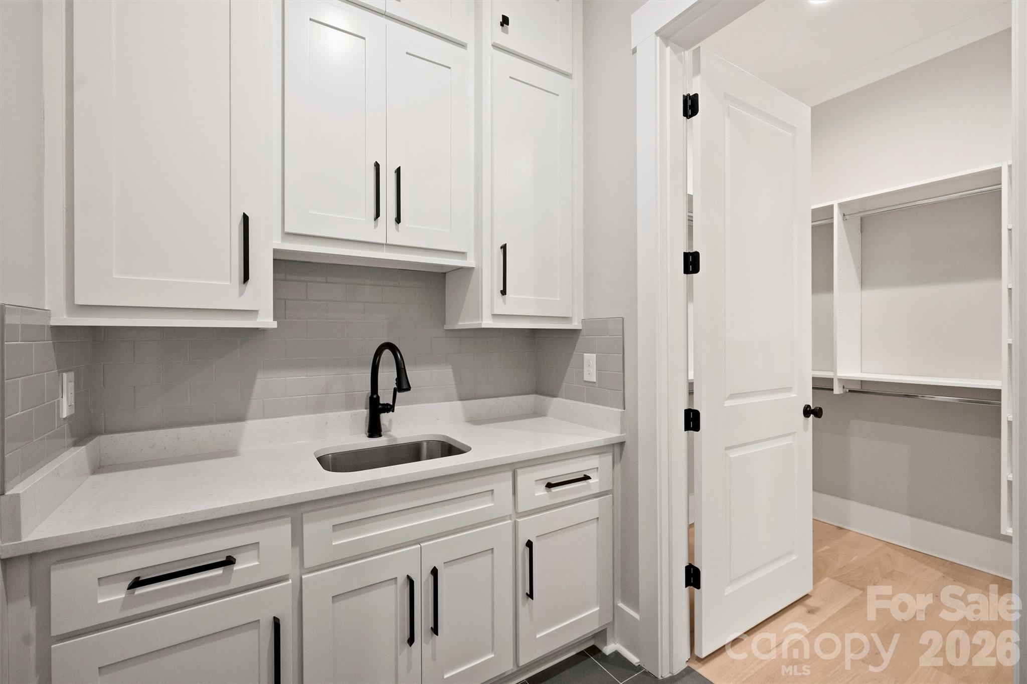 8163 Fairview Road Charlotte NC 28226