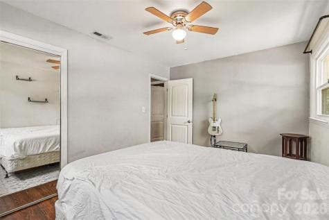912 Bannister Place Charlotte NC 28213
