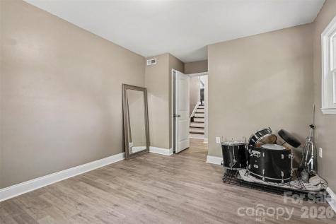 912 Bannister Place Charlotte NC 28213