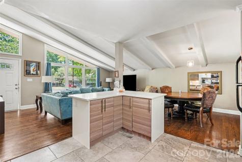 912 Bannister Place Charlotte NC 28213
