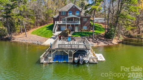 704 Shoreline Drive New London NC 28127