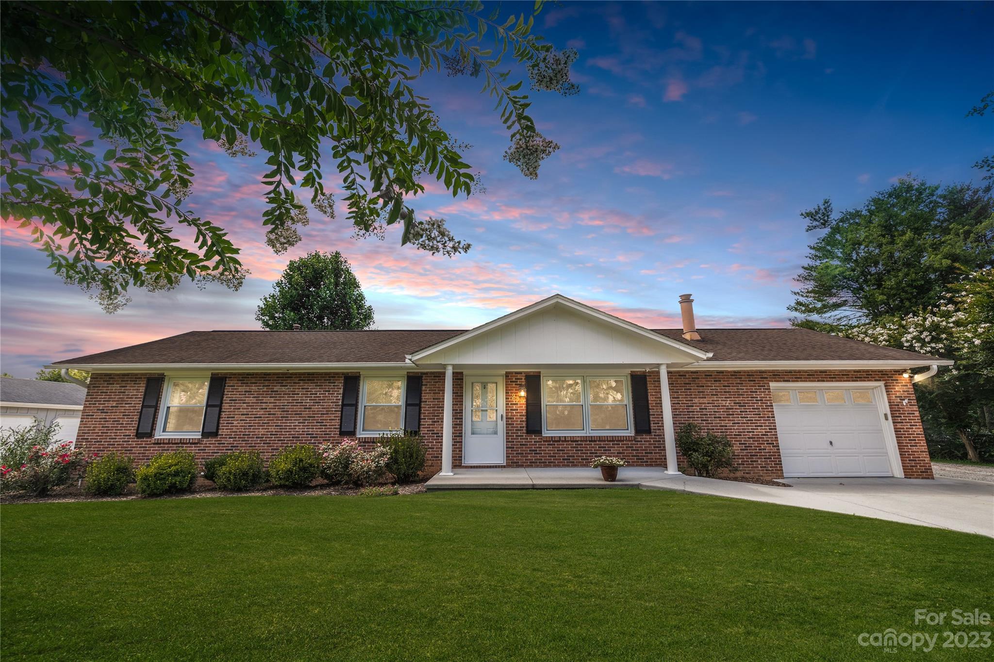 24 W Silverleaf Drive Hendersonville NC 28739