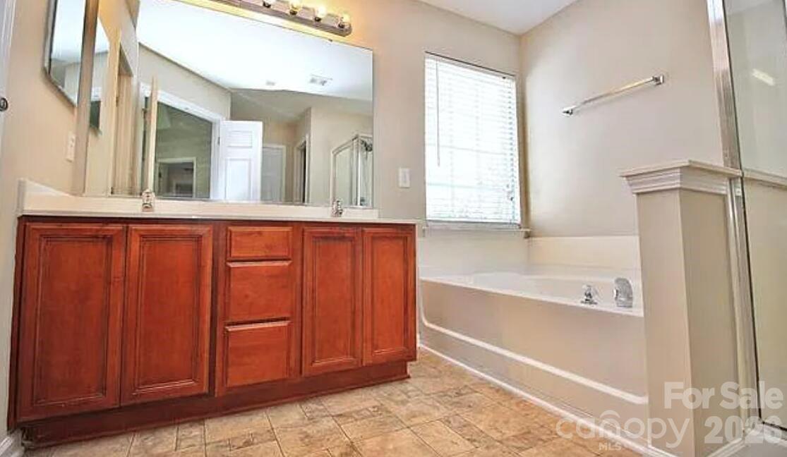 1212 Oakdale Commons Court Charlotte NC 28216