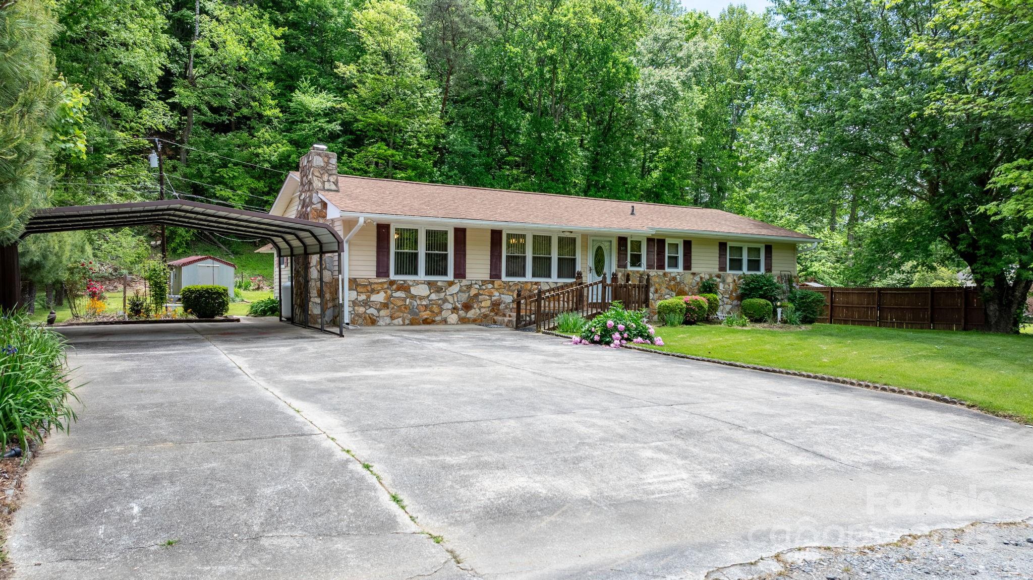 301 Bond Street Marion NC 28752