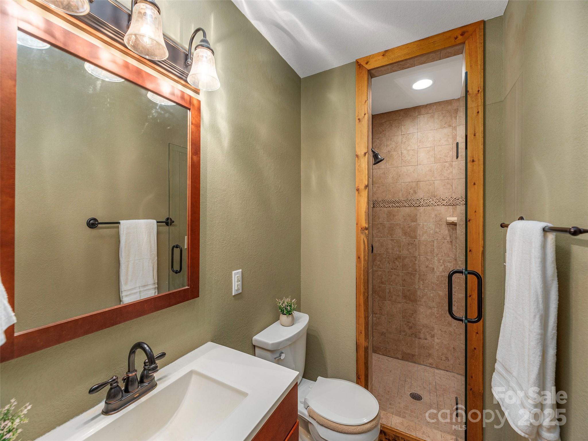 27 Little Roundtop Road Clyde NC 28721