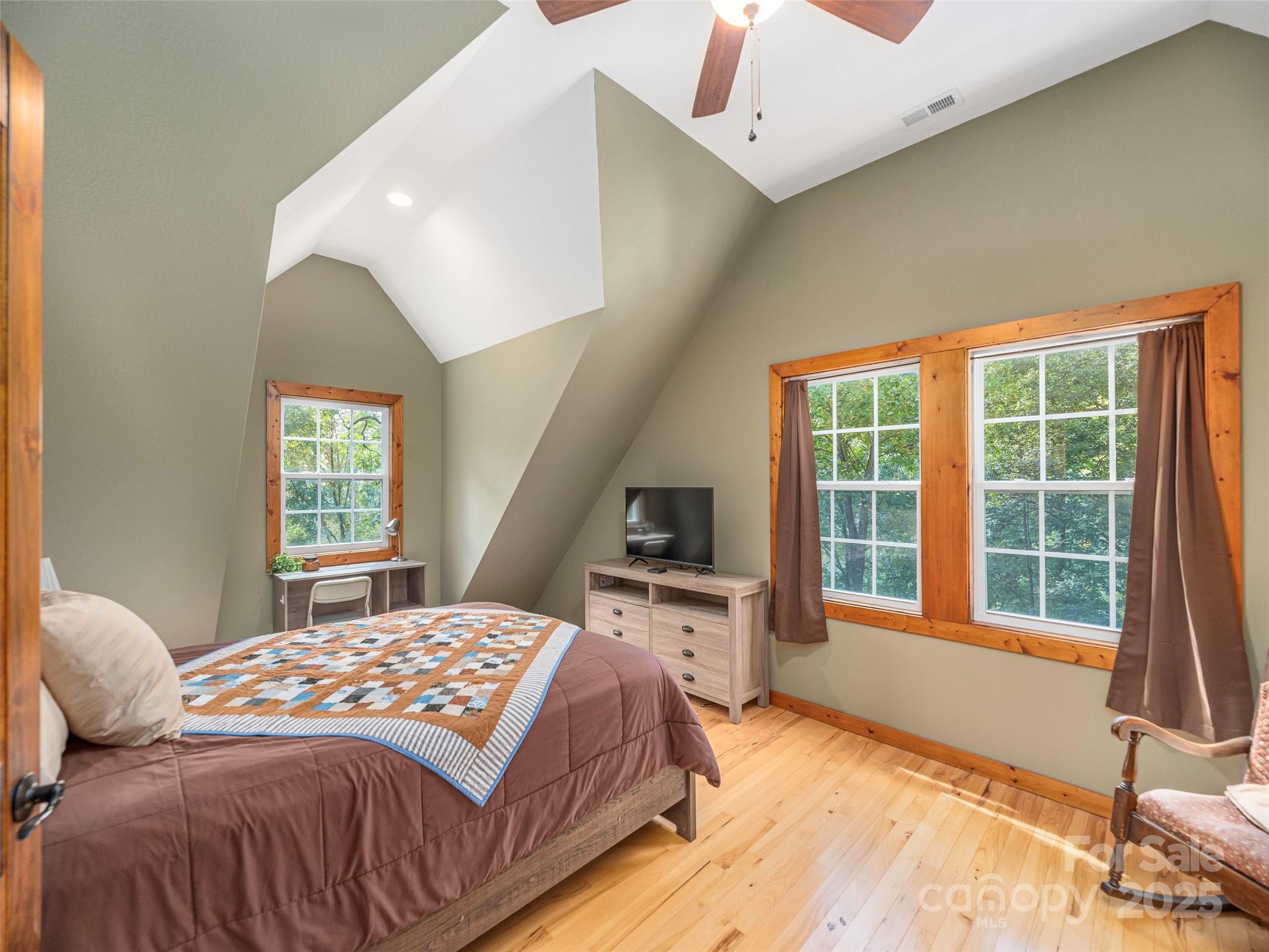 27 Little Roundtop Road Clyde NC 28721