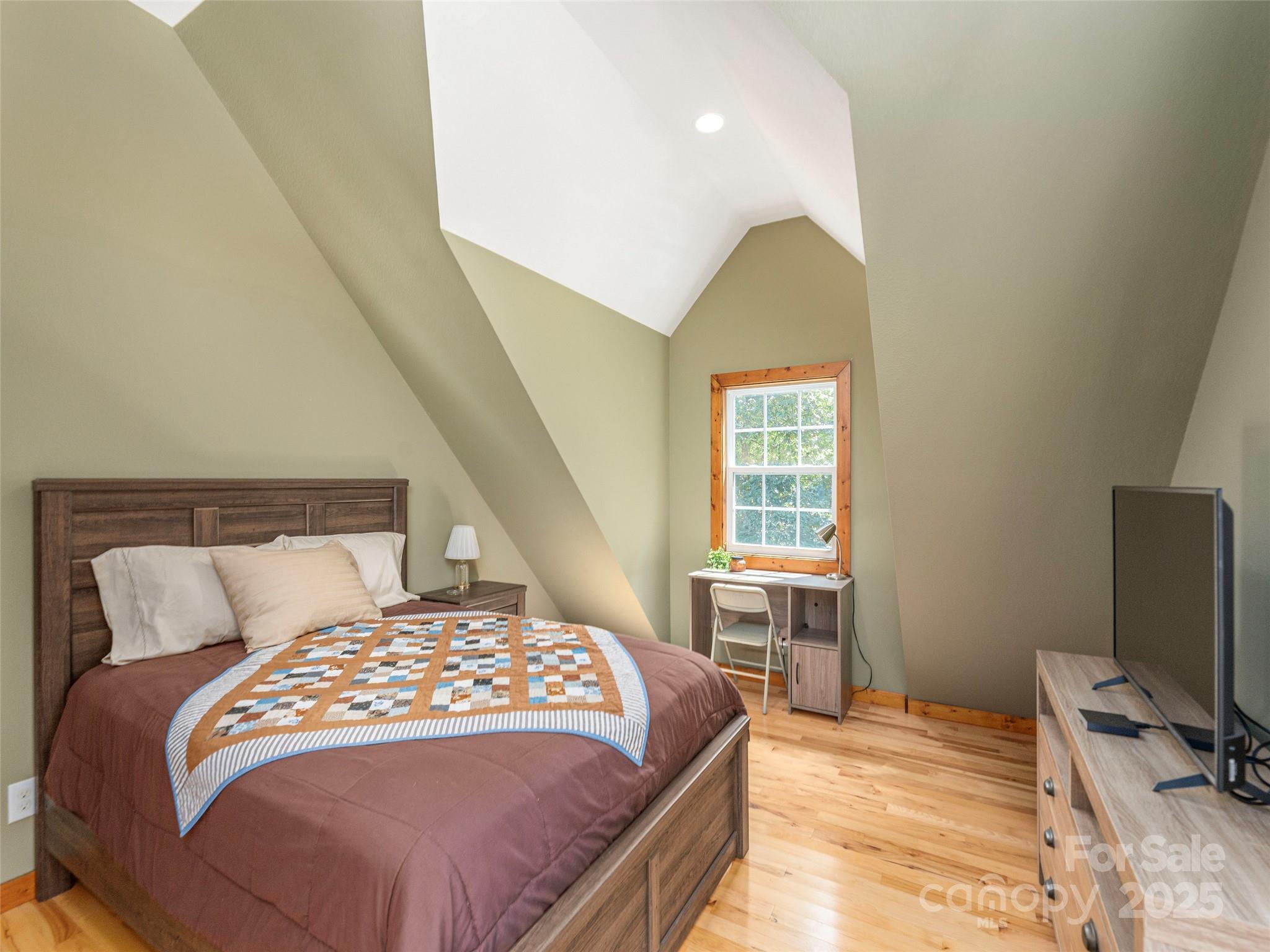 27 Little Roundtop Road Clyde NC 28721