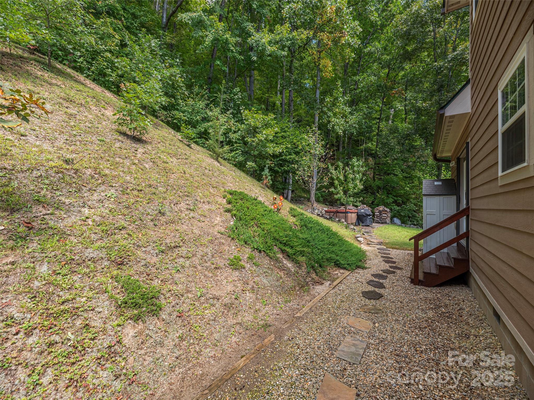 27 Little Roundtop Road Clyde NC 28721