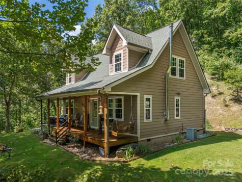 27 Little Roundtop Road Clyde NC 28721
