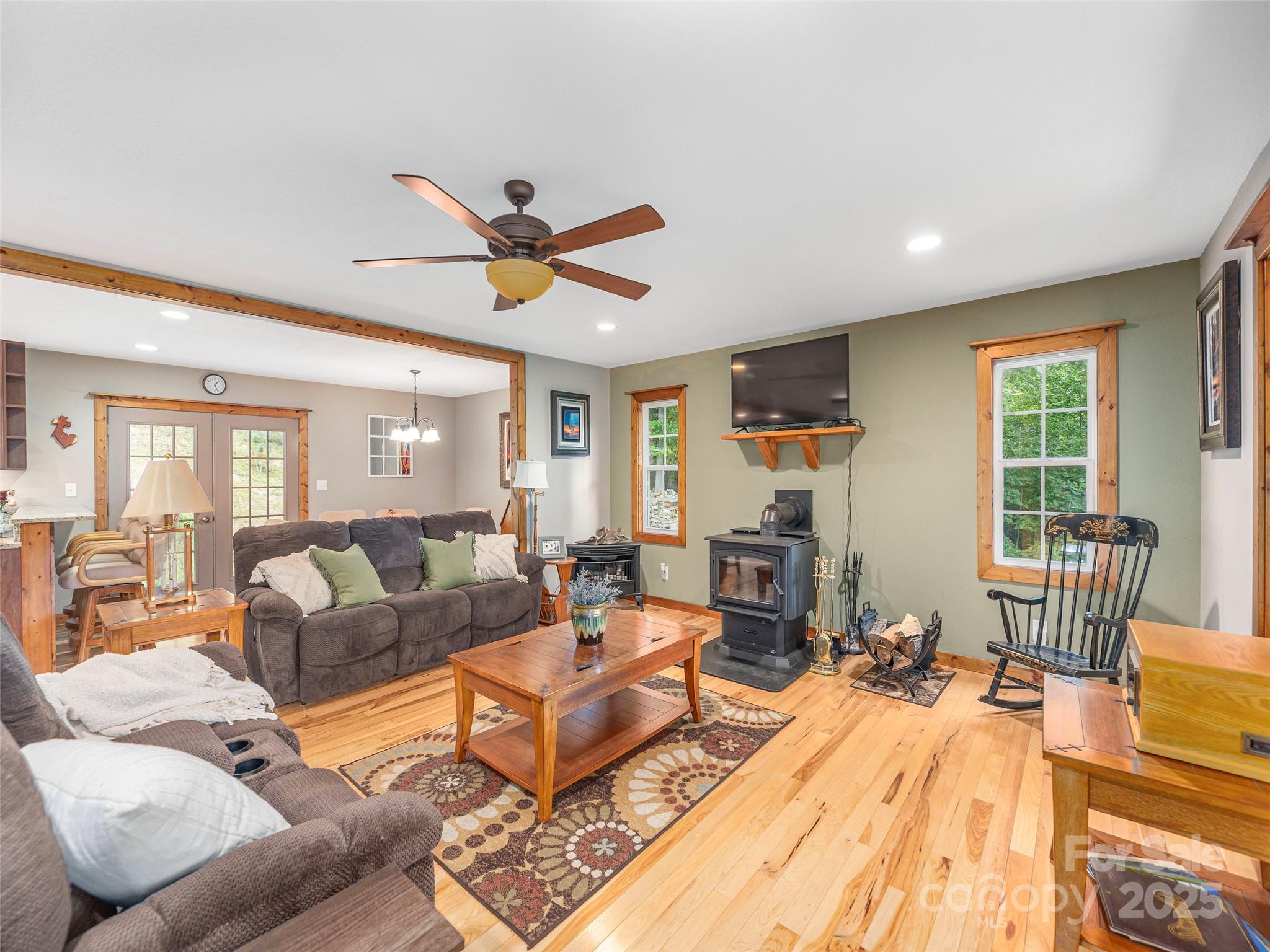 27 Little Roundtop Road Clyde NC 28721