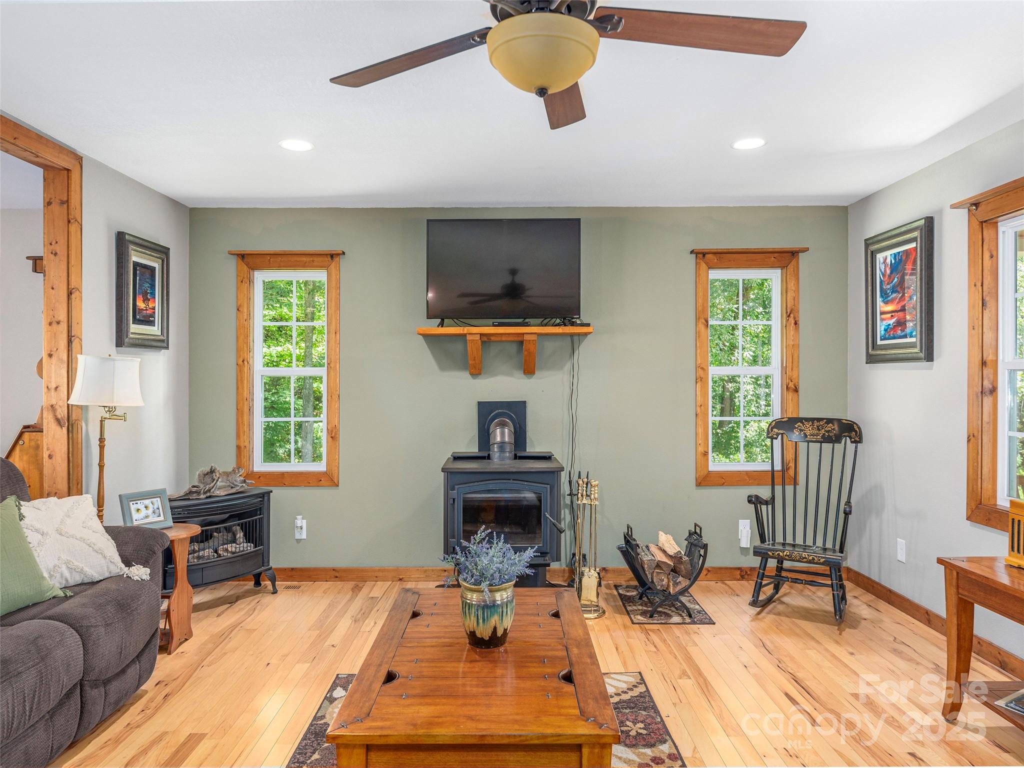 27 Little Roundtop Road Clyde NC 28721
