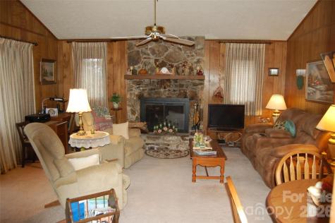 202 Knoll Circle Newland NC 28657