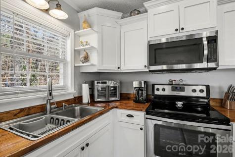 119 Deerfield Drive New London NC 28127