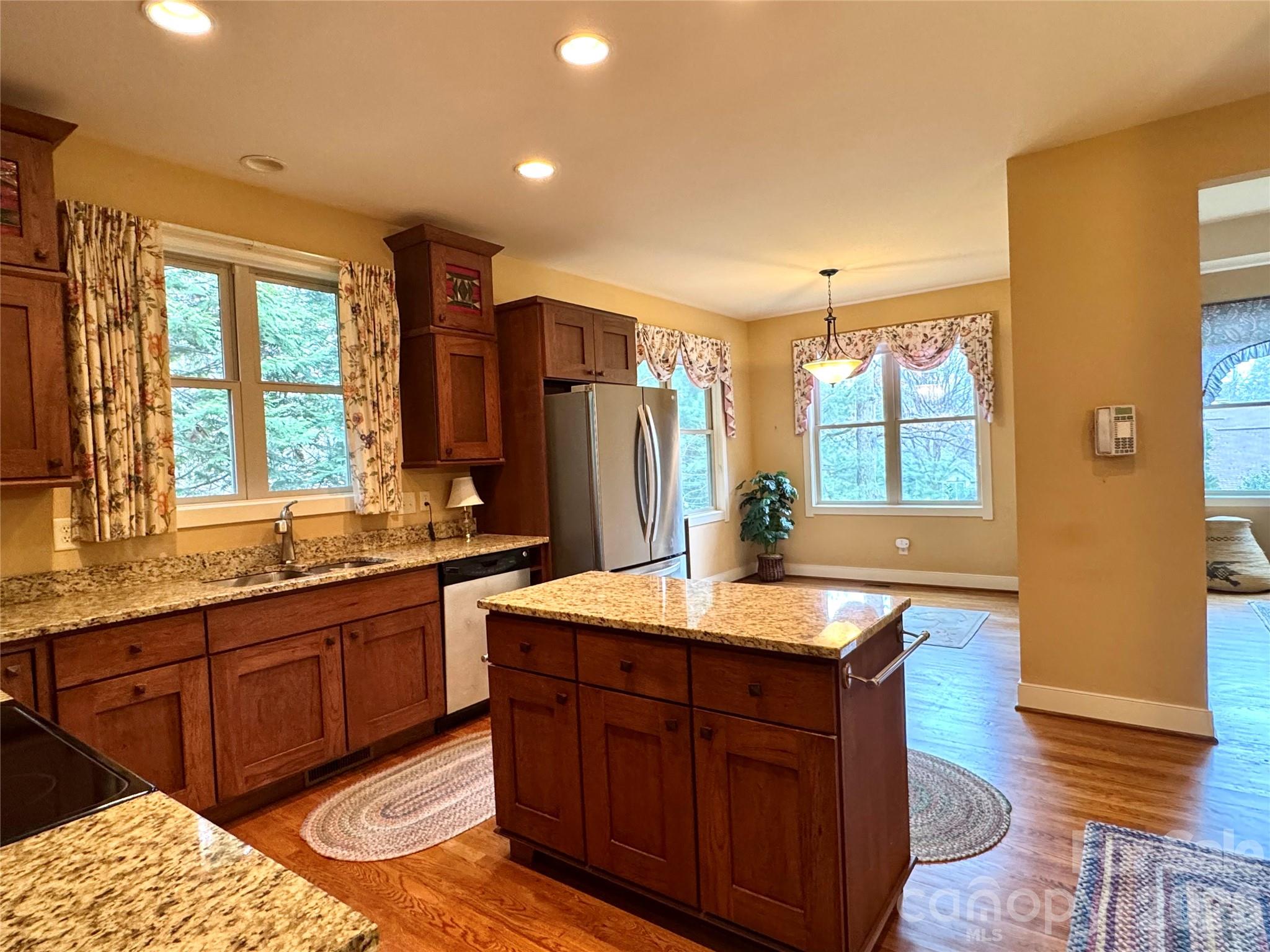 894 Dunroy Drive Hendersonville NC 28739