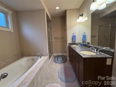 894 Dunroy Drive Hendersonville NC 28739