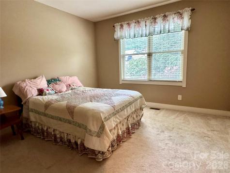894 Dunroy Drive Hendersonville NC 28739