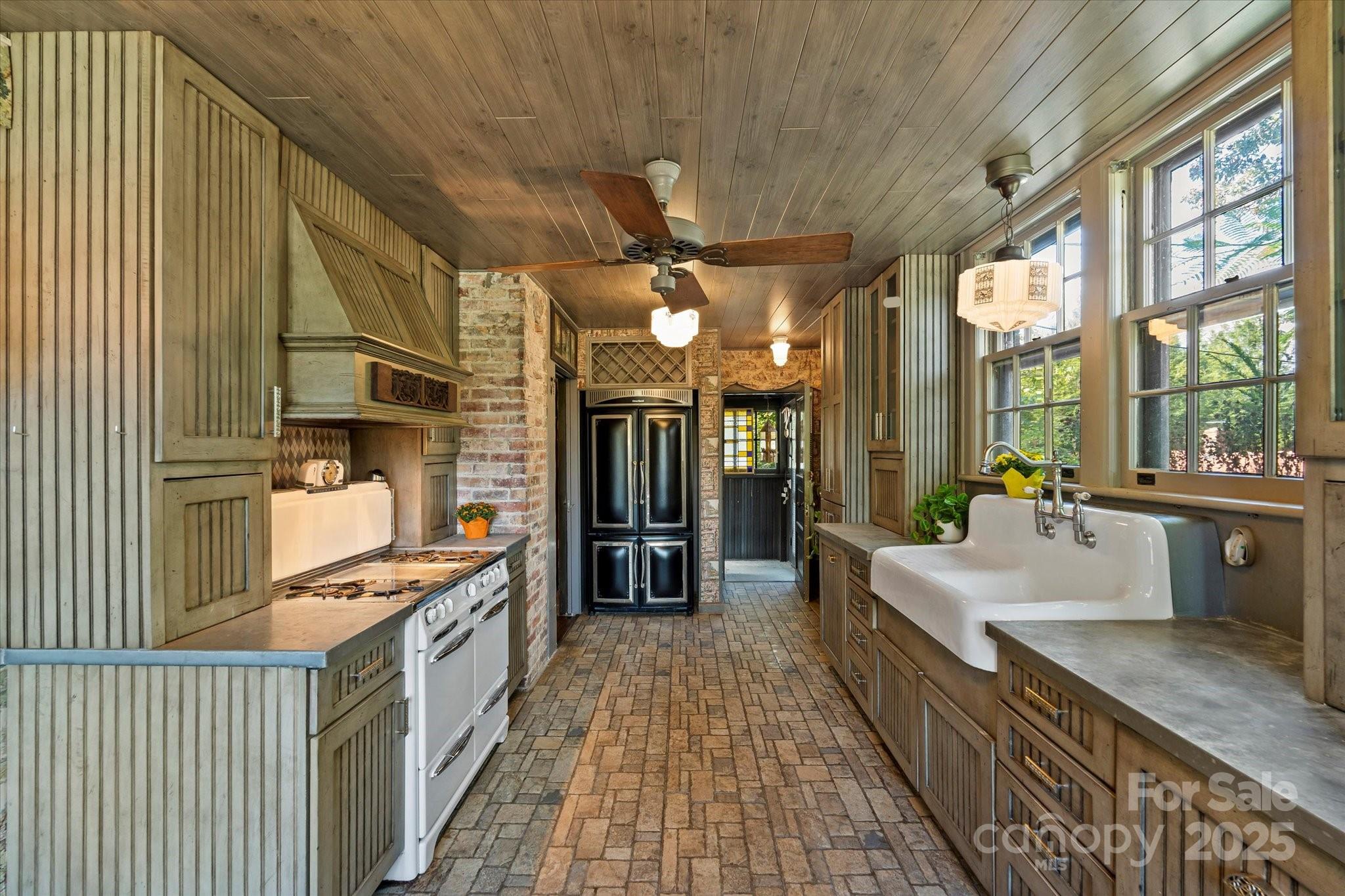 23 Greenleaf Circle Asheville NC 28804