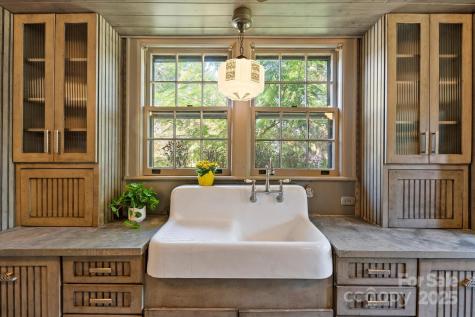 23 Greenleaf Circle Asheville NC 28804