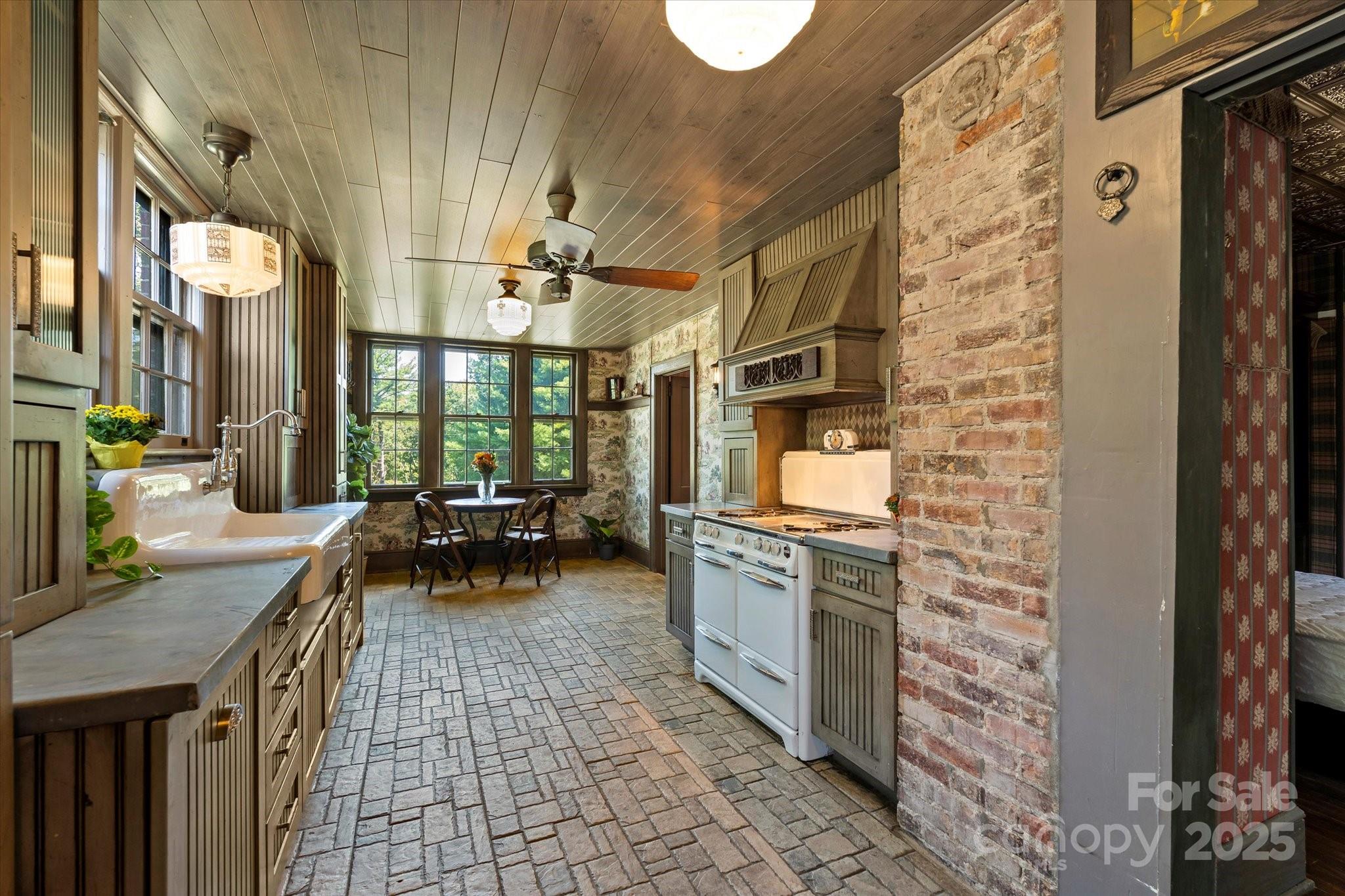 23 Greenleaf Circle Asheville NC 28804