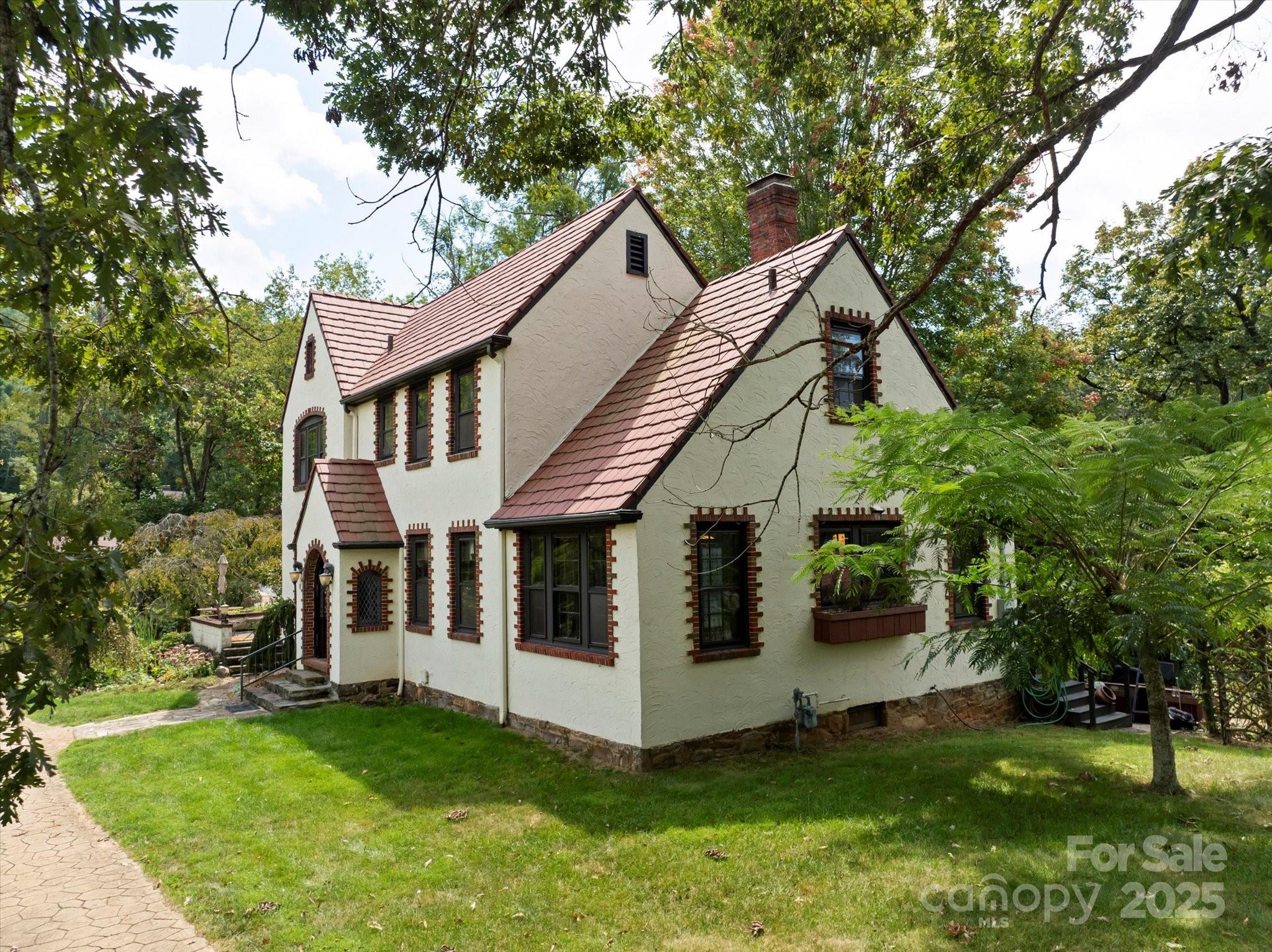 23 Greenleaf Circle Asheville NC 28804