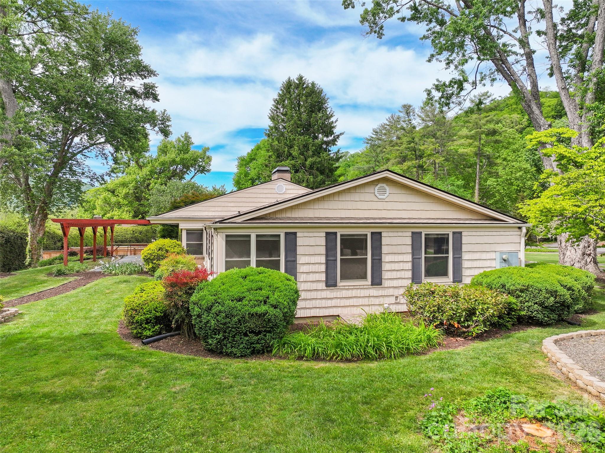 142 Country Club Drive Waynesville NC 28786