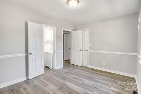 3637 Glenville Avenue Charlotte NC 28215