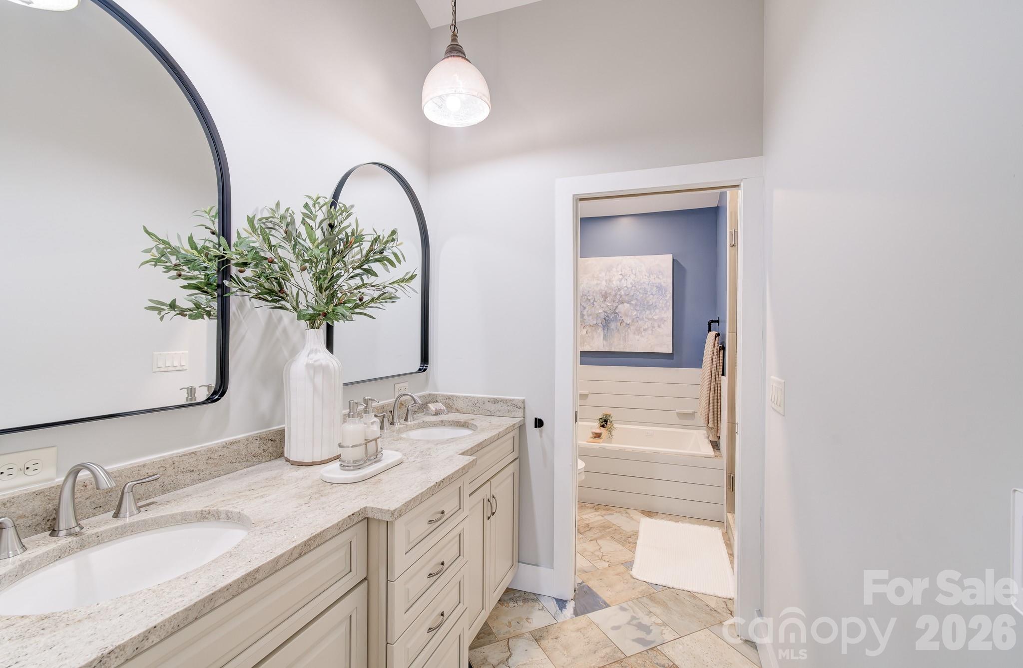 40 River Run Asheville NC 28804