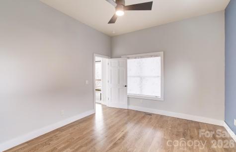 40 River Run Asheville NC 28804