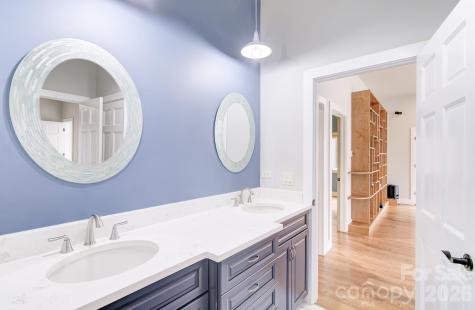 40 River Run Asheville NC 28804