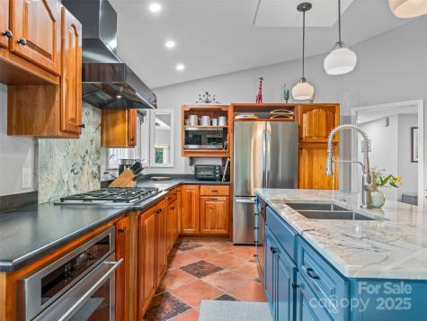 605 Upper Sondley Drive Asheville NC 28805