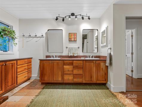 605 Upper Sondley Drive Asheville NC 28805