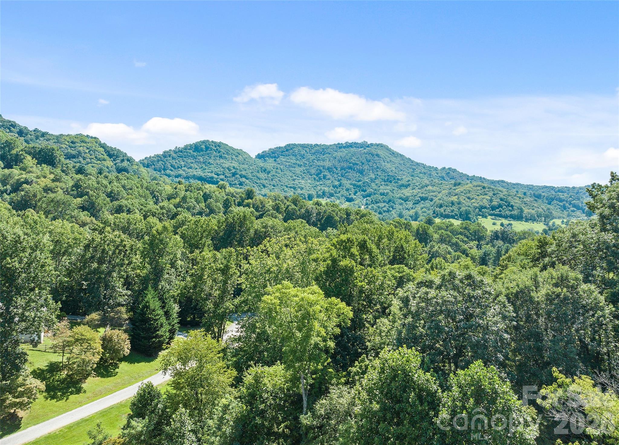 140 Debbie Loop Waynesville NC 28786