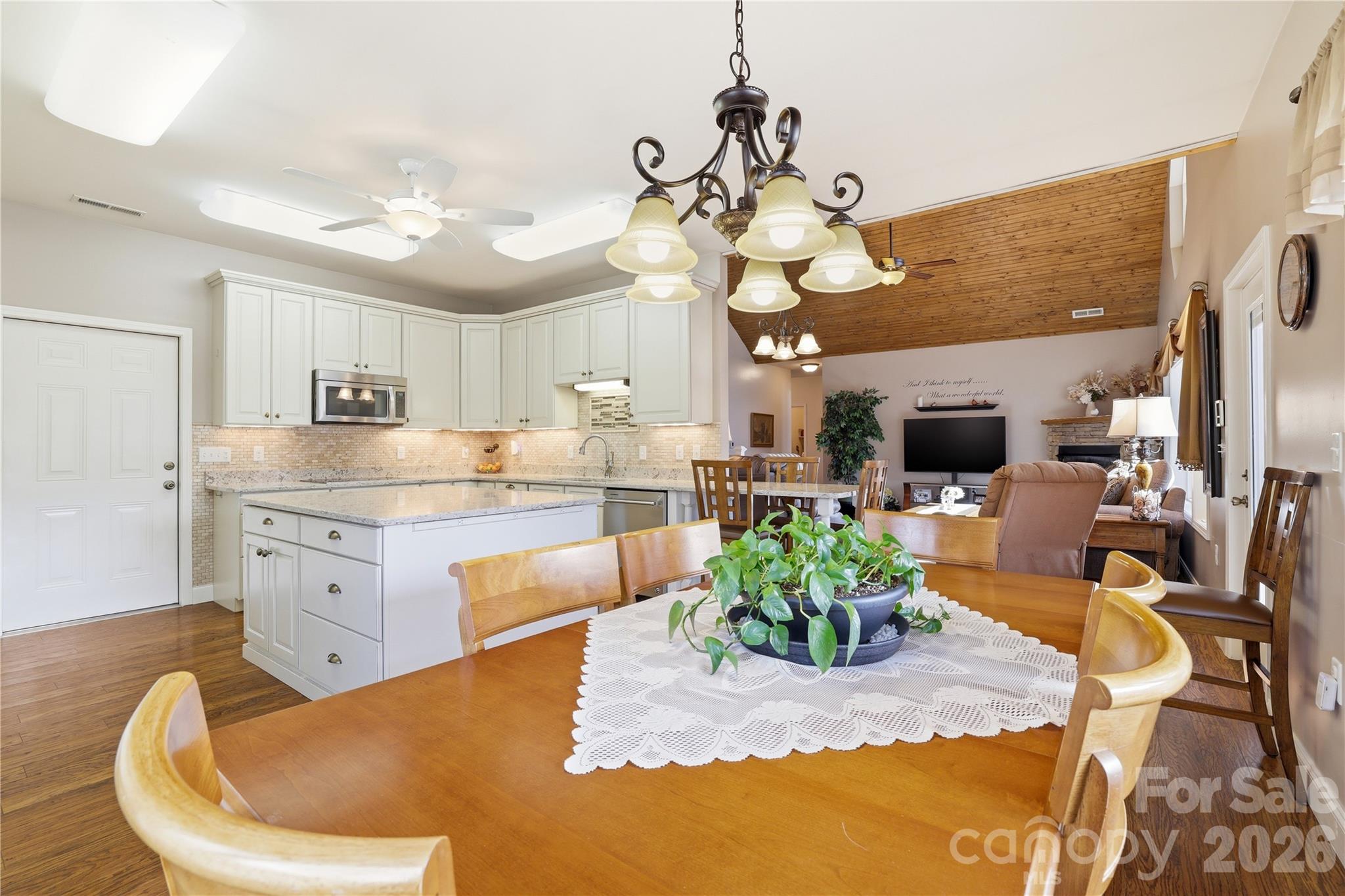 140 Debbie Loop Waynesville NC 28786