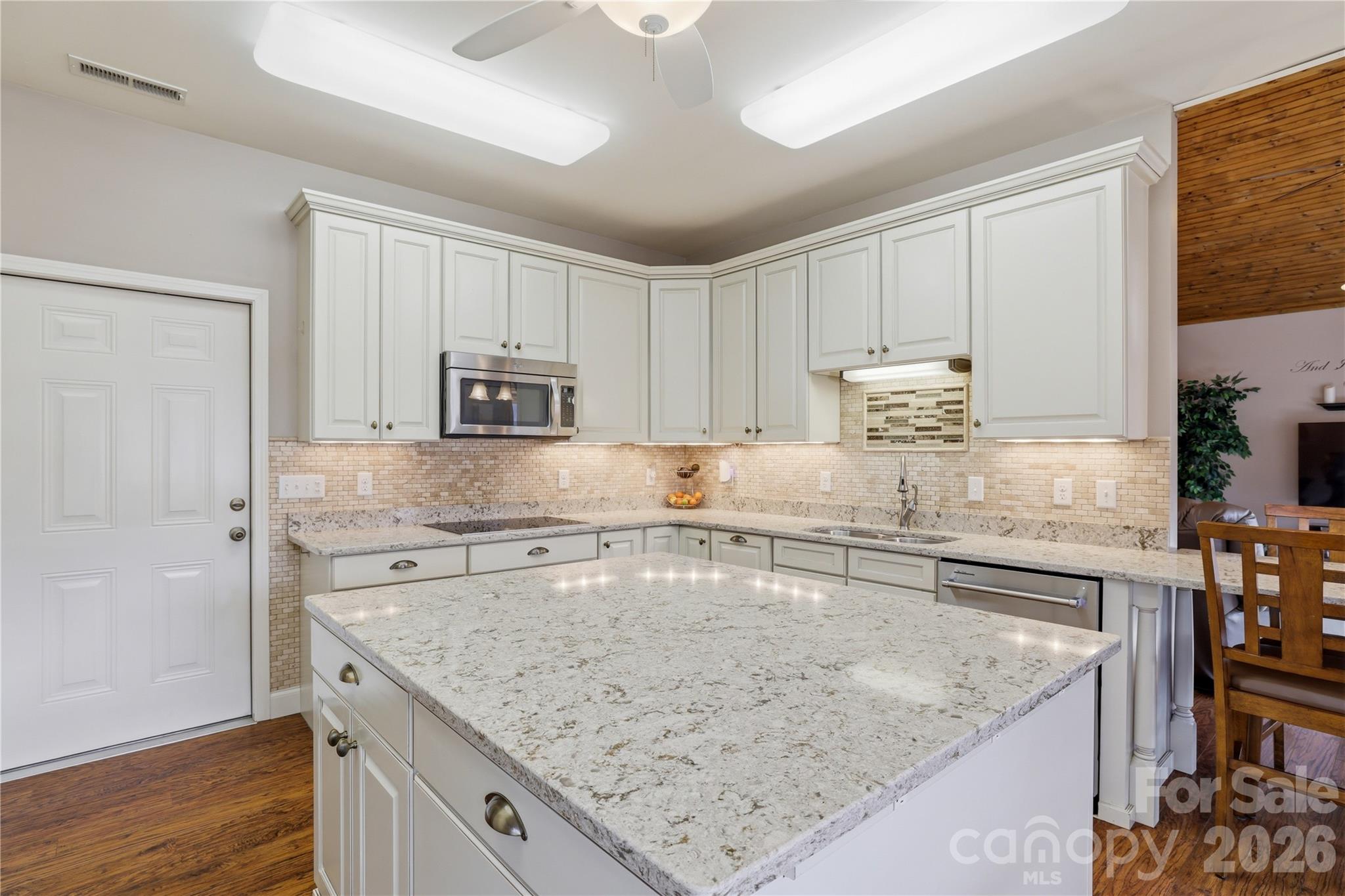 140 Debbie Loop Waynesville NC 28786