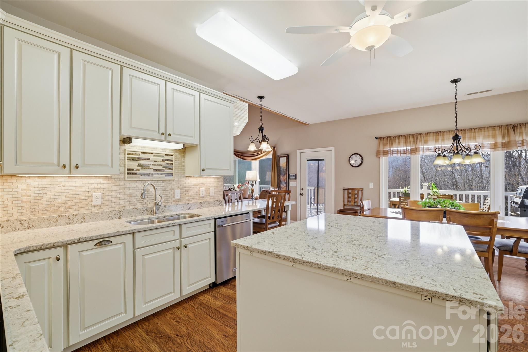 140 Debbie Loop Waynesville NC 28786