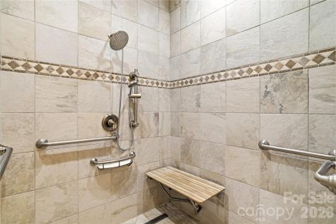140 Debbie Loop Waynesville NC 28786