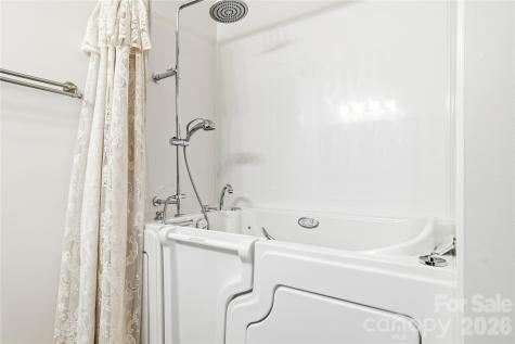 140 Debbie Loop Waynesville NC 28786