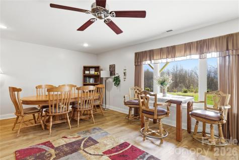 140 Debbie Loop Waynesville NC 28786