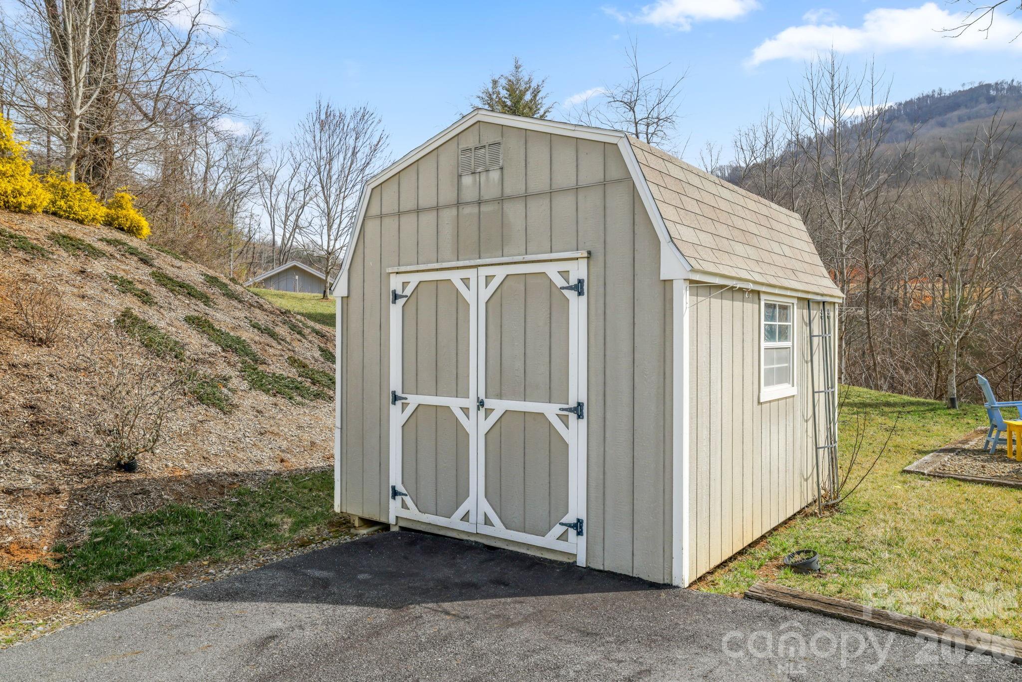 140 Debbie Loop Waynesville NC 28786