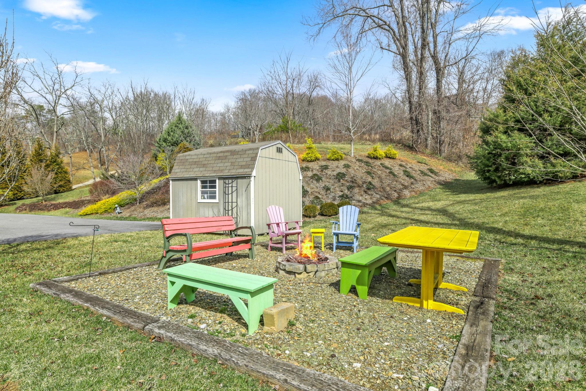140 Debbie Loop Waynesville NC 28786